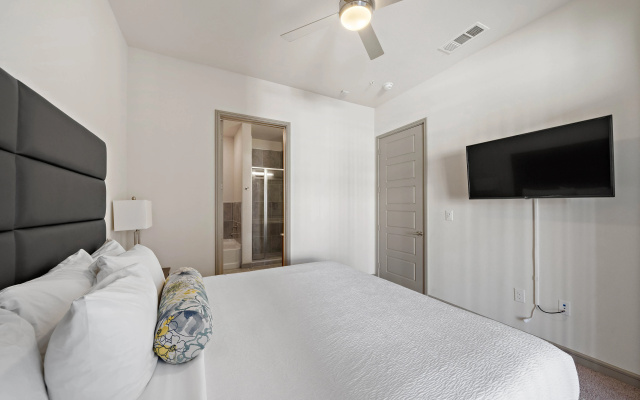 photo 4 of Elegant Downtown Location, Recently Ugraded!