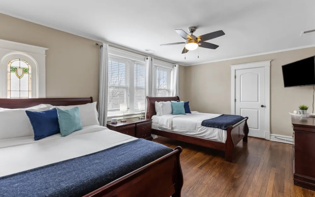 photo 2 of Forest Park Oasis | JZ Vacation Rentals