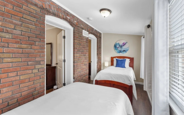 photo 3 of Forest Park Oasis | JZ Vacation Rentals
