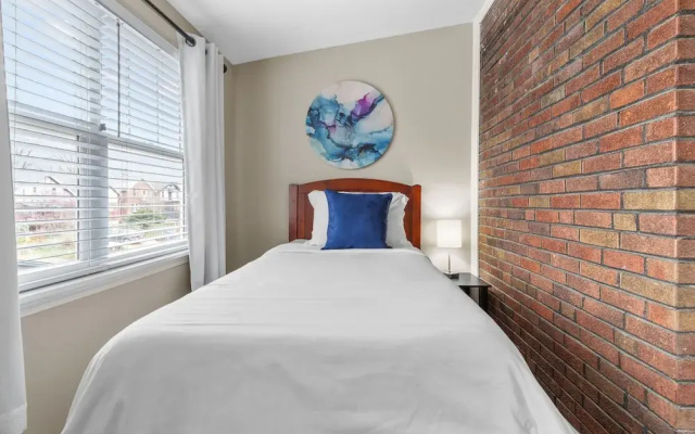 photo 4 of Forest Park Oasis | JZ Vacation Rentals