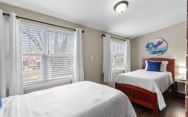 photo 5 of Forest Park Oasis | JZ Vacation Rentals