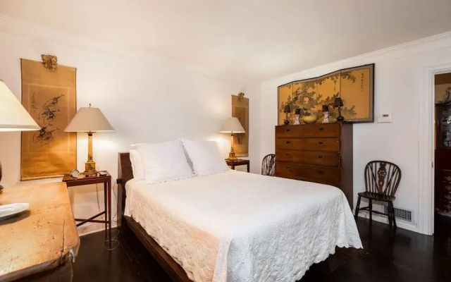 photo 2 of Elegant Home in the Heart of LA 2 Bedrooms 1 Bathroom Duplex