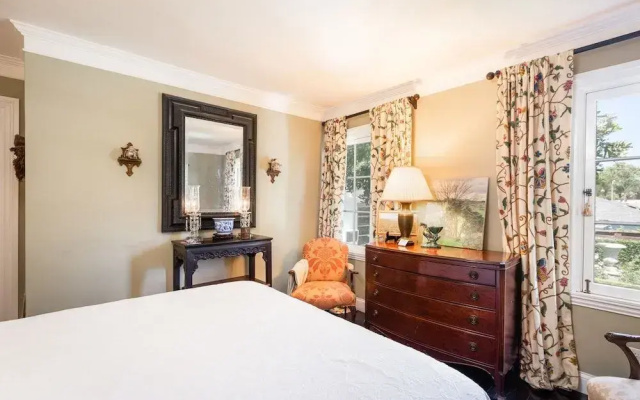photo 3 of Elegant Home in the Heart of LA 2 Bedrooms 1 Bathroom Duplex