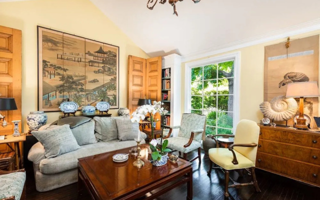 photo 4 of Elegant Home in the Heart of LA 2 Bedrooms 1 Bathroom Duplex