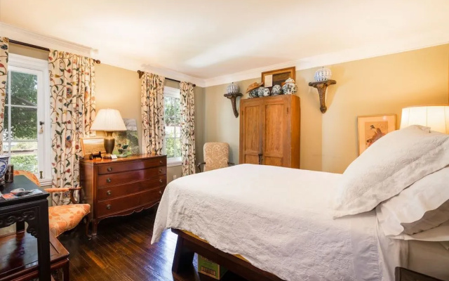 photo 5 of Elegant Home in the Heart of LA 2 Bedrooms 1 Bathroom Duplex