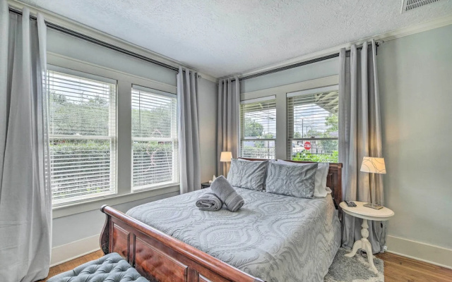 photo 2 of Elegant Houston Retreat < 2 Mi To Downtown!