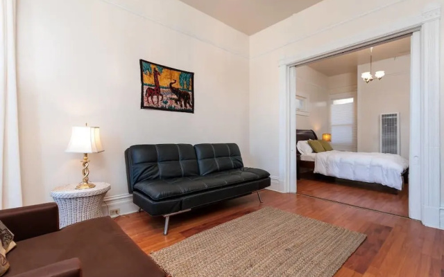 photo 2 of Elegant One Bedroom in Downtown Oakland