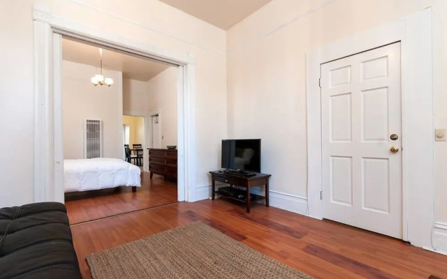 photo 3 of Elegant One Bedroom in Downtown Oakland