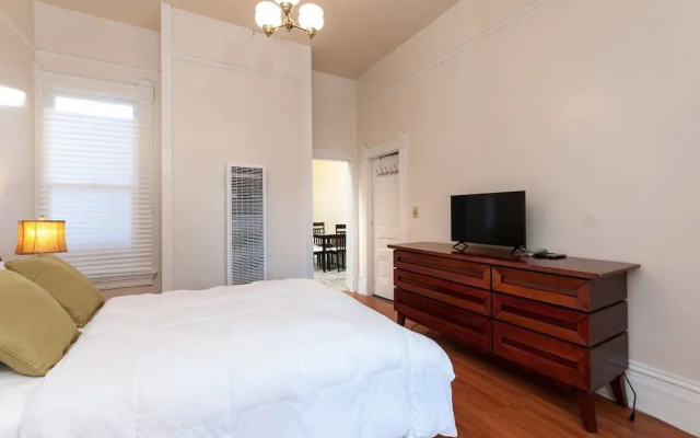 photo 4 of Elegant One Bedroom in Downtown Oakland