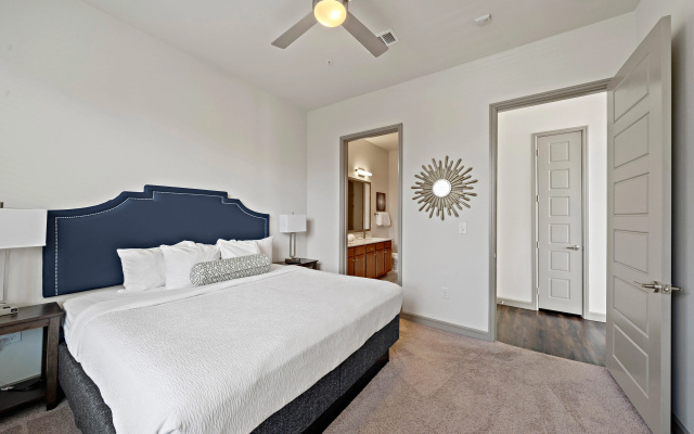 photo 3 of Elegant, Recently Upgraded Apt – Downtown Location