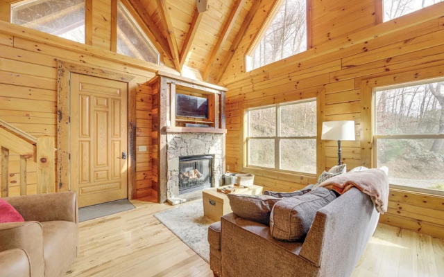 photo 3 of Elevated Cabin Bordering Smoky Mountain Nat'l Park
