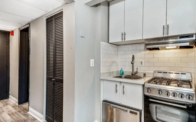 photo 3 of Elevator Newly Renovated Rittenhouse Square 1BR W/D, 3 Blocks to Park!
