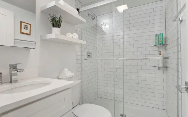 photo 5 of Elite Studio Apt near Shops in Uptown