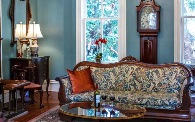 photo 2 of Eliza Thompson House, Historic Inns of Savannah Collection