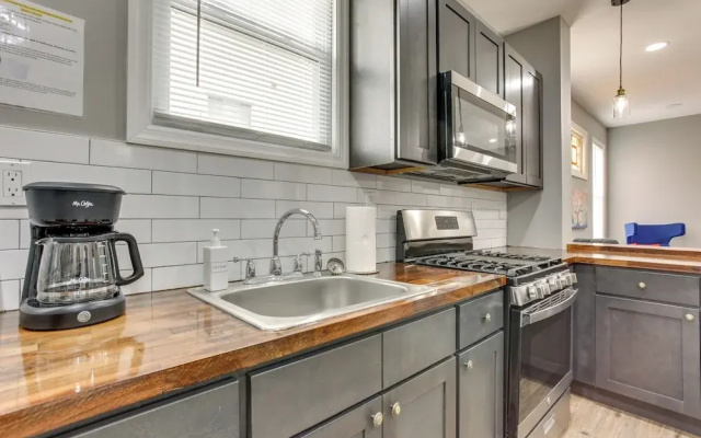 photo 4 of Elizabeth Apartment ~ 2 Mi to Jersey Gardens!