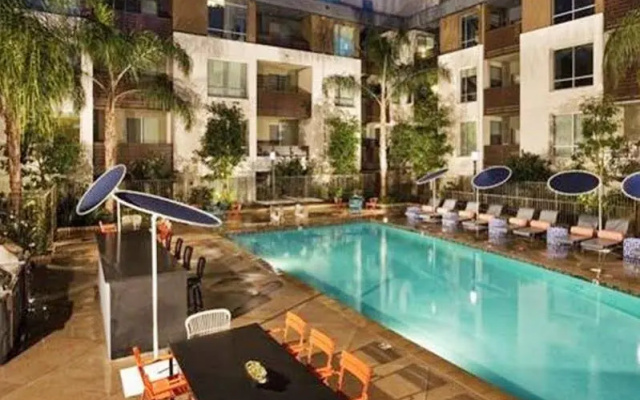 photo 4 of Elizabeth Taylor Apartment
