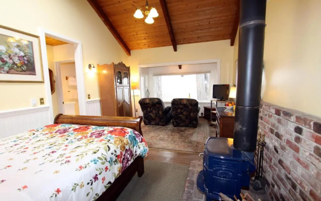 photo 2 of Elk Cove Inn & Spa