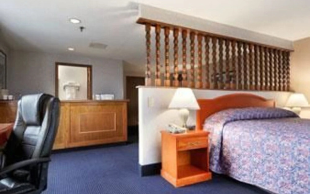 photo 4 of Elk Grove Hotel