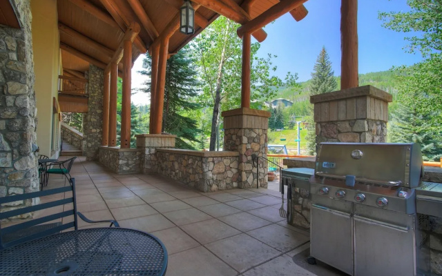 photo 2 of Luxurious 2 Bd With Lift View In Beaver Creek 2 Bedroom Condo by RedAwning