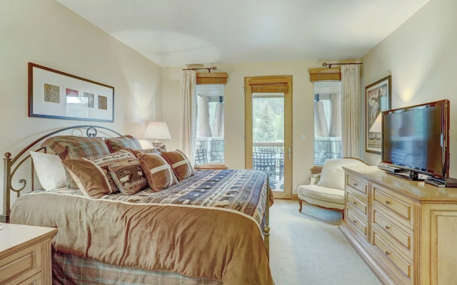 photo 3 of Luxurious 2 Bd With Lift View In Beaver Creek 2 Bedroom Condo by RedAwning