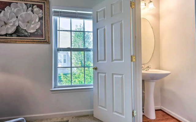 photo 5 of Elkridge Townhome ~ 15 Mi to Dtwn Baltimore!