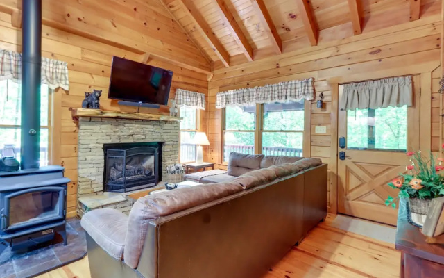 photo 4 of Ellijay Cabin w/ Deck and Hot Tub!