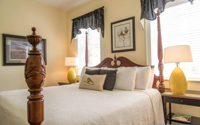photo 4 of Elliott House Inn