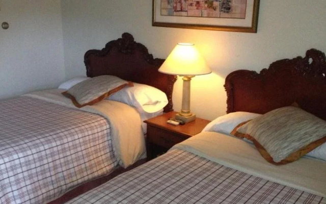 photo 2 of Embassy Motel - Franklin