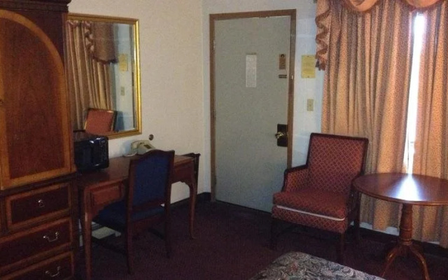 photo 3 of Embassy Motel - Franklin
