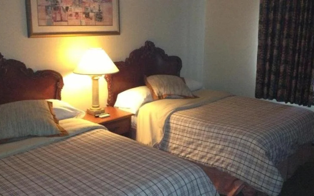 photo 4 of Embassy Motel - Franklin