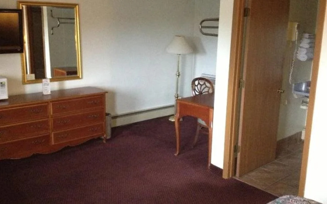 photo 5 of Embassy Motel - Franklin