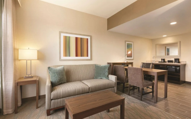 photo 3 of Embassy Suites Akron-Canton Airport