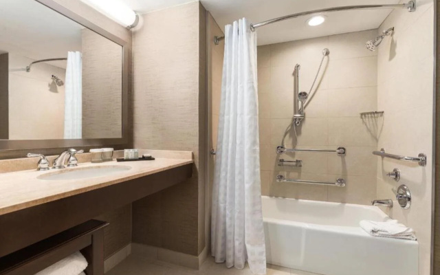 photo 4 of Embassy Suites Baltimore - At Bwi Airport