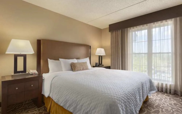 photo 3 of Embassy Suites by Hilton Pittsburgh International Airport