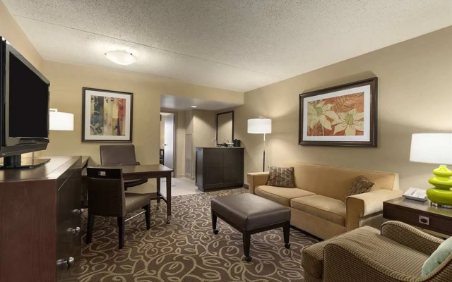 photo 4 of Embassy Suites by Hilton Pittsburgh International Airport