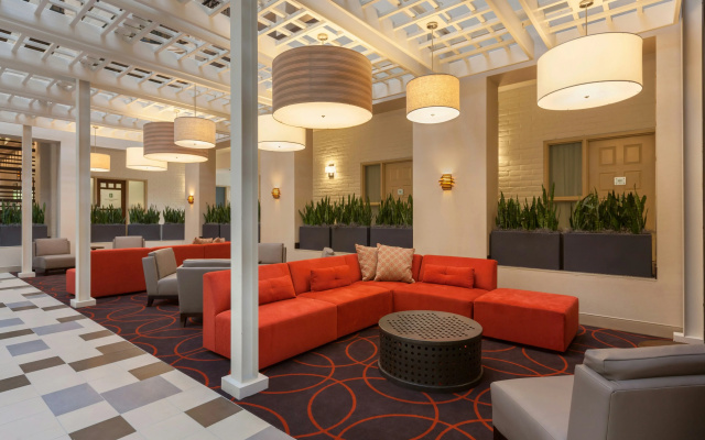 photo 2 of Embassy Suites Hotel Baton Rouge