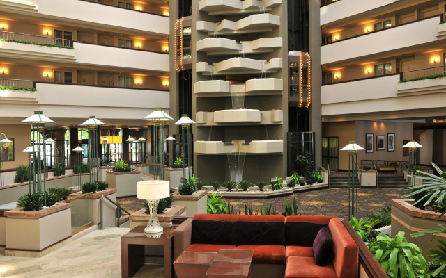 photo 2 of Embassy Suites Hotel Des Moines Downtown