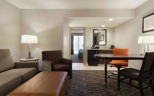 photo 3 of Embassy Suites by Hilton Jacksonville Baymeadows
