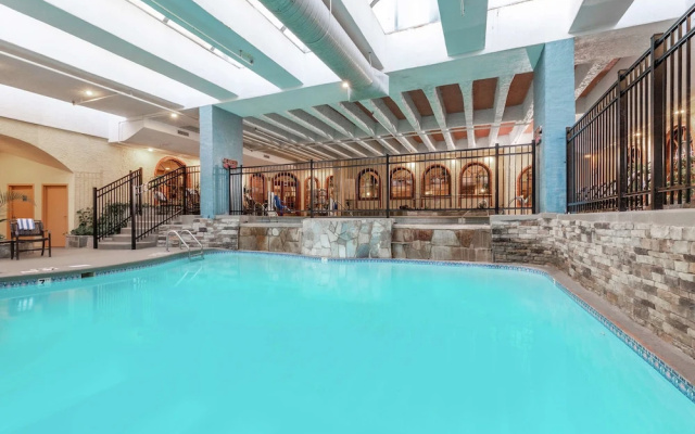 photo 5 of Embassy Suites by Hilton Kansas City Plaza