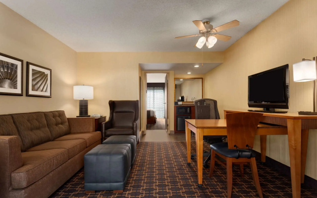 photo 5 of Embassy Suites by Hilton Los Angeles LAX South/El Segundo