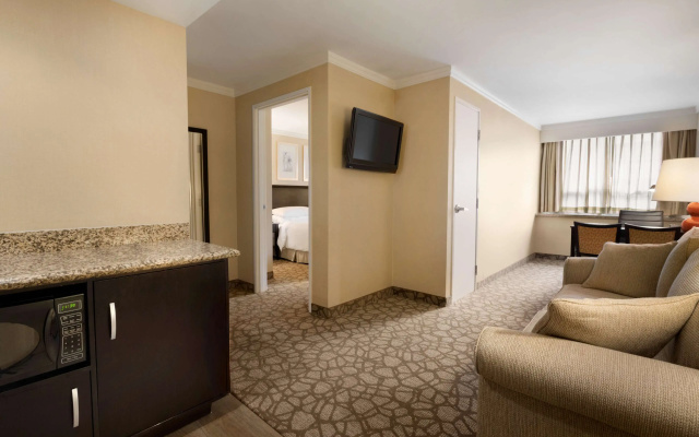photo 2 of Embassy Suites Los Angeles - Glendale