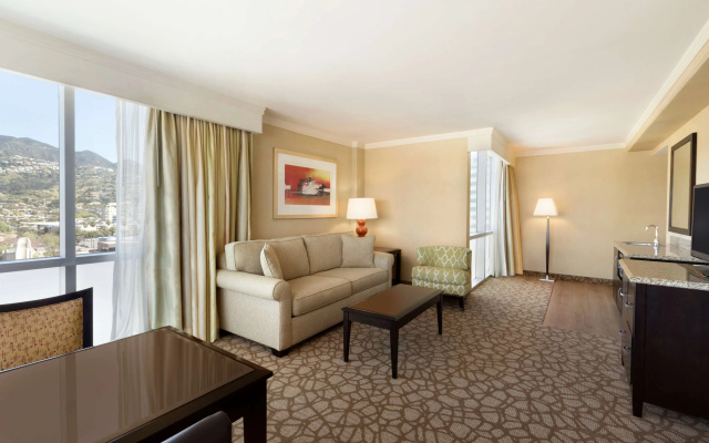photo 4 of Embassy Suites Los Angeles - Glendale