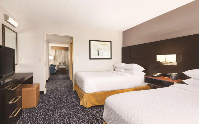 photo 3 of Embassy Suites Louisville East