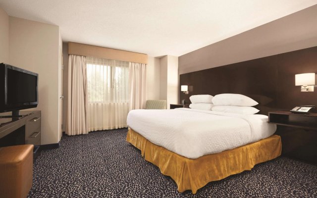 photo 5 of Embassy Suites Louisville East