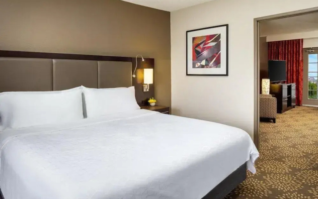 photo 2 of Holiday Inn & Suites Phoenix Airport North