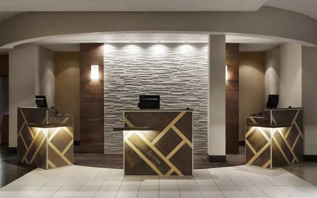 photo 2 of Embassy Suites Phoenix - Tempe