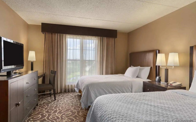 photo 2 of Embassy Suites by Hilton Pittsburgh International Airport 