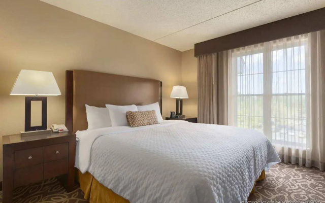 photo 3 of Embassy Suites by Hilton Pittsburgh International Airport 