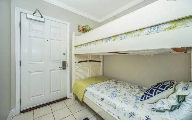 photo 5 of Emerald Beach 1130  by Best Beach Getaways