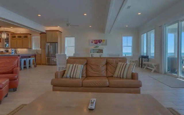 photo 2 of Emerald by Meyer Vacation Rentals